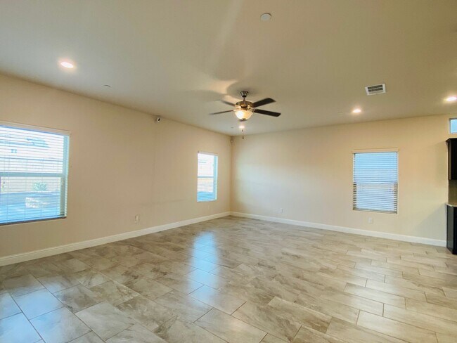 Building Photo - $3,195 Leonard & Shaw, 5 Beds - Alamos Ave...