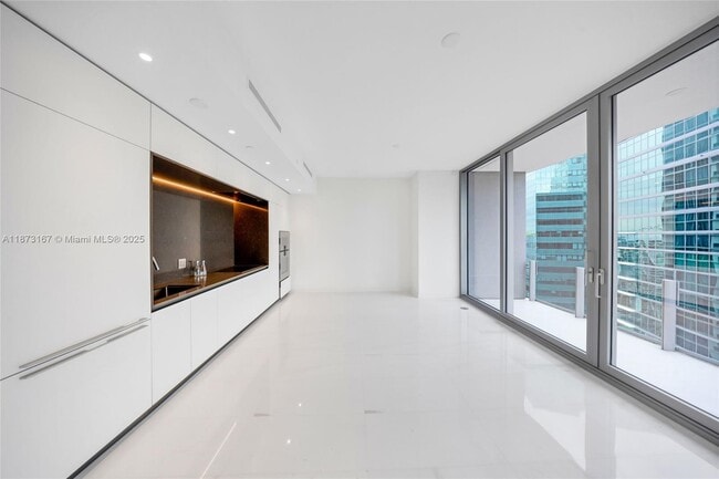 Building Photo - 300 Biscayne Blvd Way