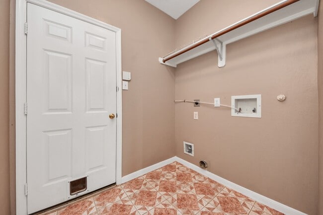 Building Photo - 1631 Mustang Crossing