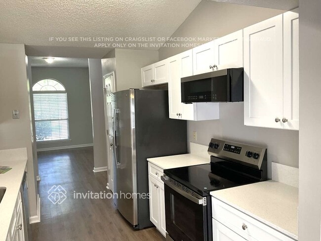 Building Photo - 1995 Hovington Cir W