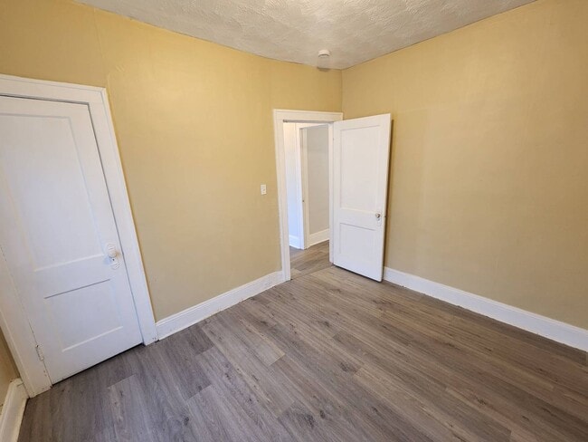 Building Photo - 15816 Grovewood Ave