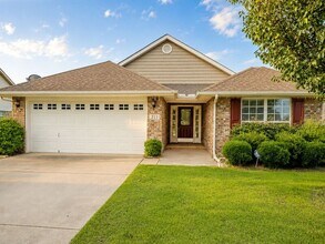 Building Photo - 211 High Green Dr
