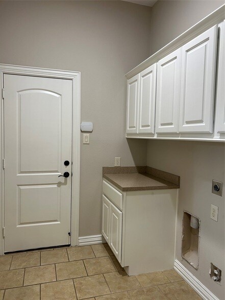 Building Photo - 101 Silverwood Ranch Estates