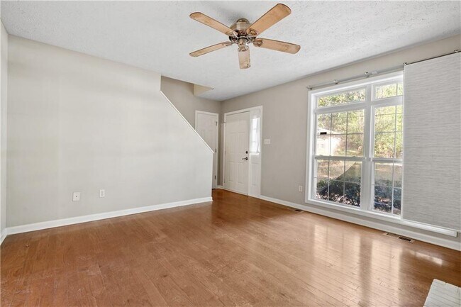 Building Photo - 1333 Laura Ln