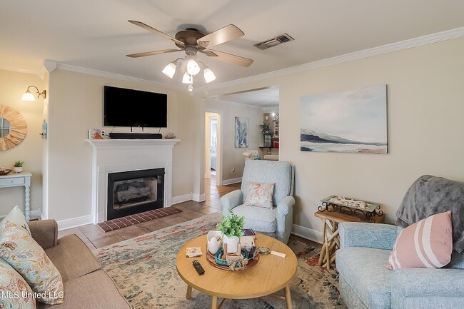 Building Photo - 176 Markham Dr