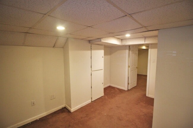 Building Photo - 2026/2027 JHU Off-campus housing for 2019 5bd/2ba w/ W/D! Available 6/9/26!