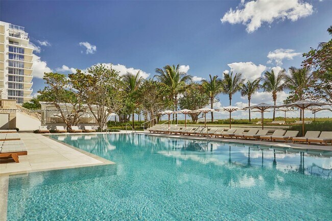 Building Photo - 9001 Collins Ave