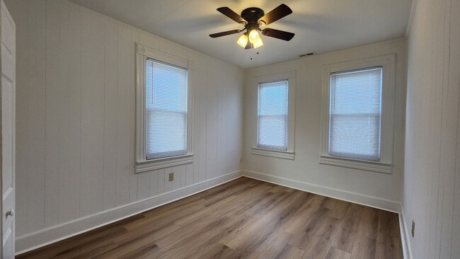 Building Photo - 809 Providence Rd