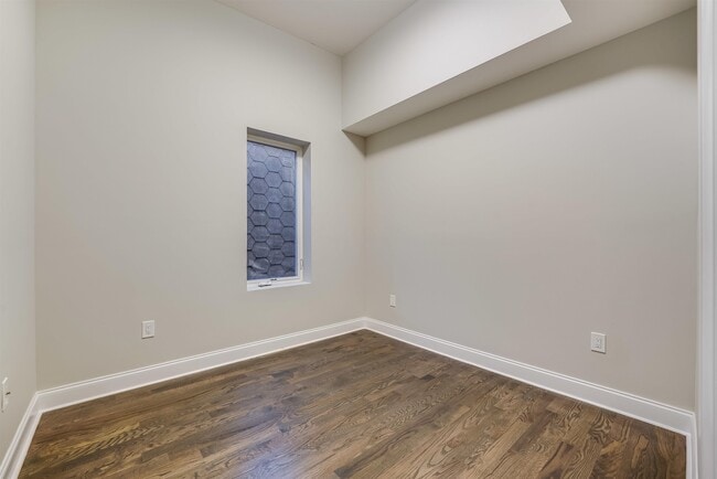 Building Photo - 172 Mallory Ave