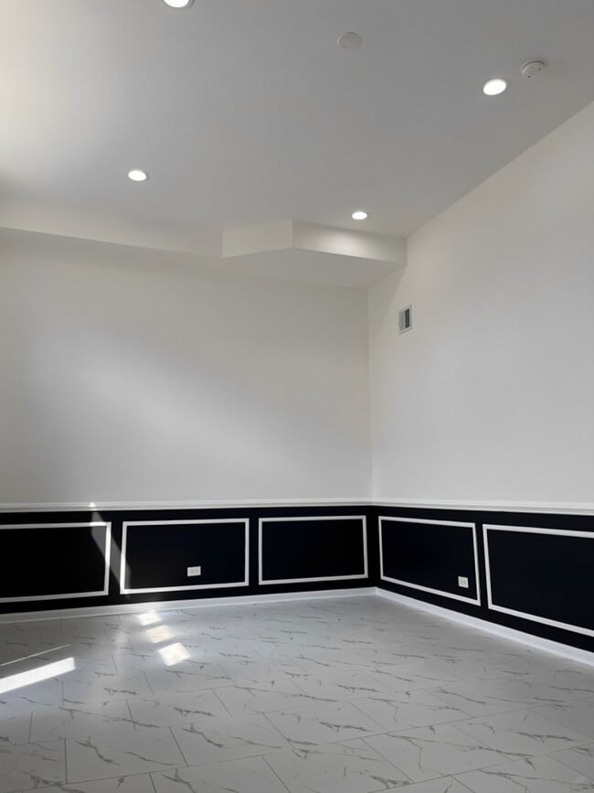Building Photo - 1825 W 115th St