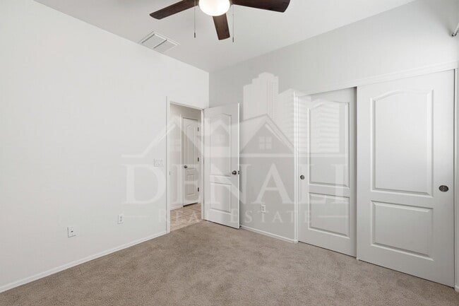 Building Photo - 584 N Highlands Grove Ln