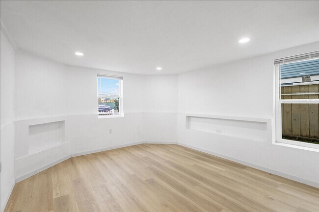 Building Photo - 2246 Encinal Ave