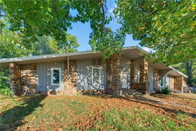 Building Photo - 202 3rd Ave SW