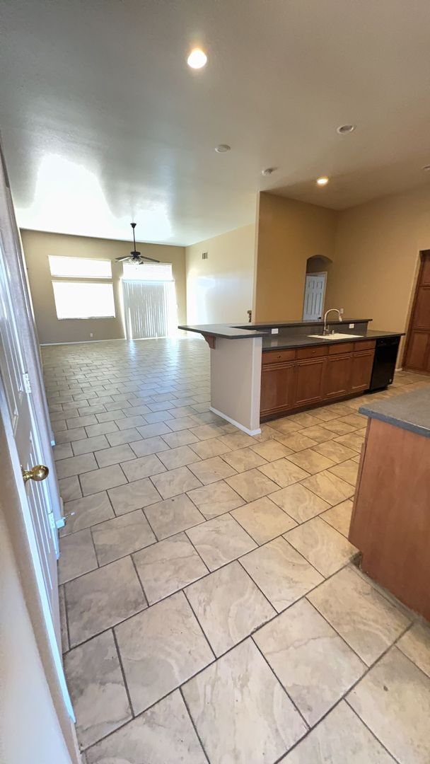 Building Photo - 21247 Chardonnay Dr