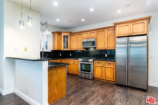 Building Photo - 117 N Gale Dr