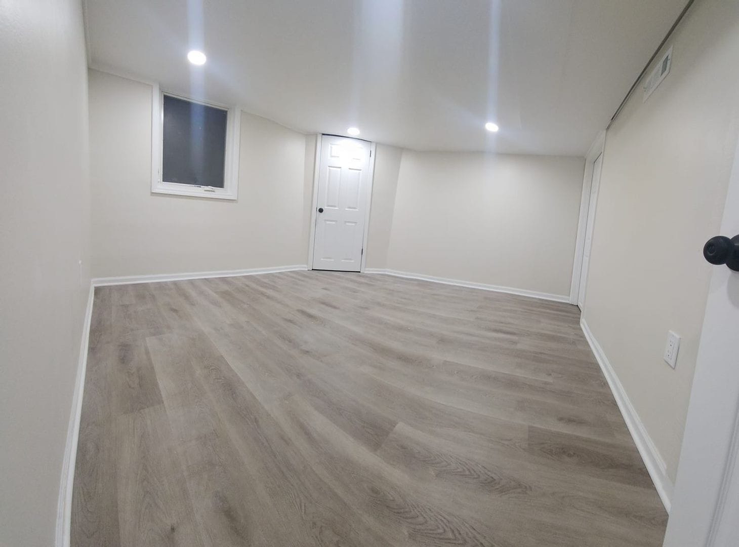 Building Photo - 639 Algona Ave