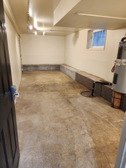Basement - 707 NE Tillamook St