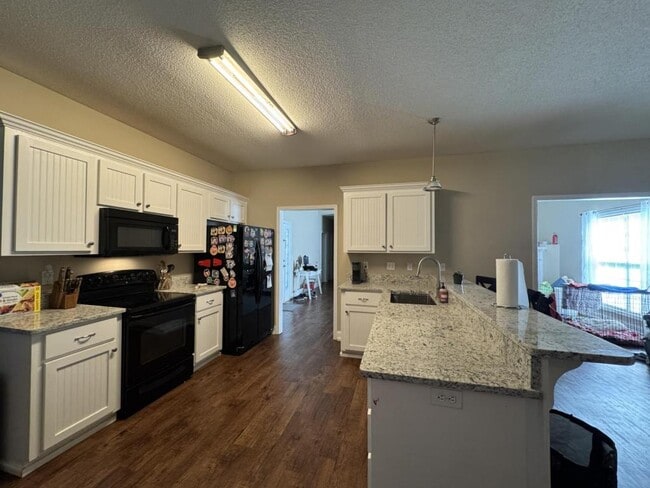 Building Photo - 105 Wake Forest Dr