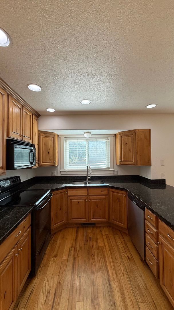 Building Photo - Large Single Family Lehi Home available now!