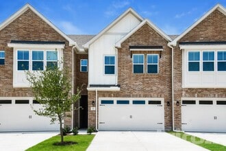 Building Photo - 5476 Sandstone Dr