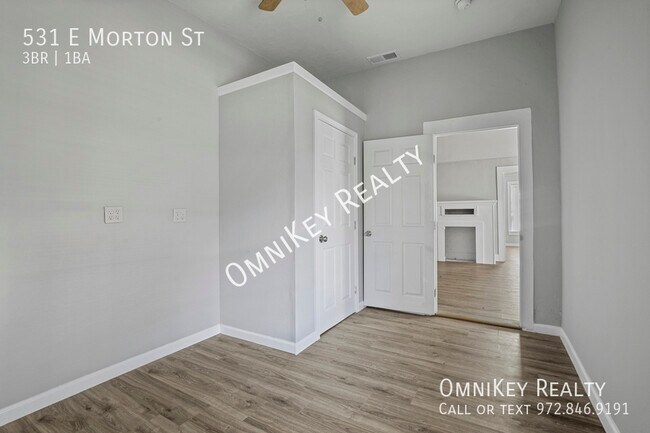 Building Photo - 531 E Morton St