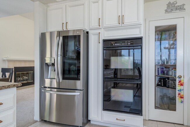 Building Photo - 1011 S Mountcrest Ct