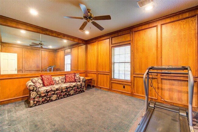 Building Photo - 2510 Potomac Dr