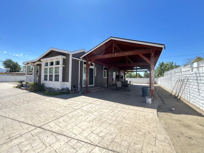 Building Photo - 2203 Portola St