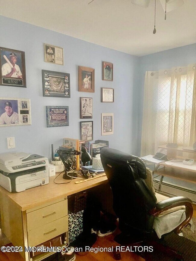 Building Photo - 7 Basset Dr