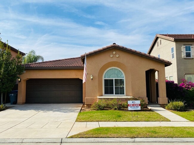 Building Photo - $2,250 International & Chestnut 3 Bed - N....