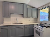 Building Photo - 2 Bed/1 Bath/ 1 Parking w/ Split A/C unit