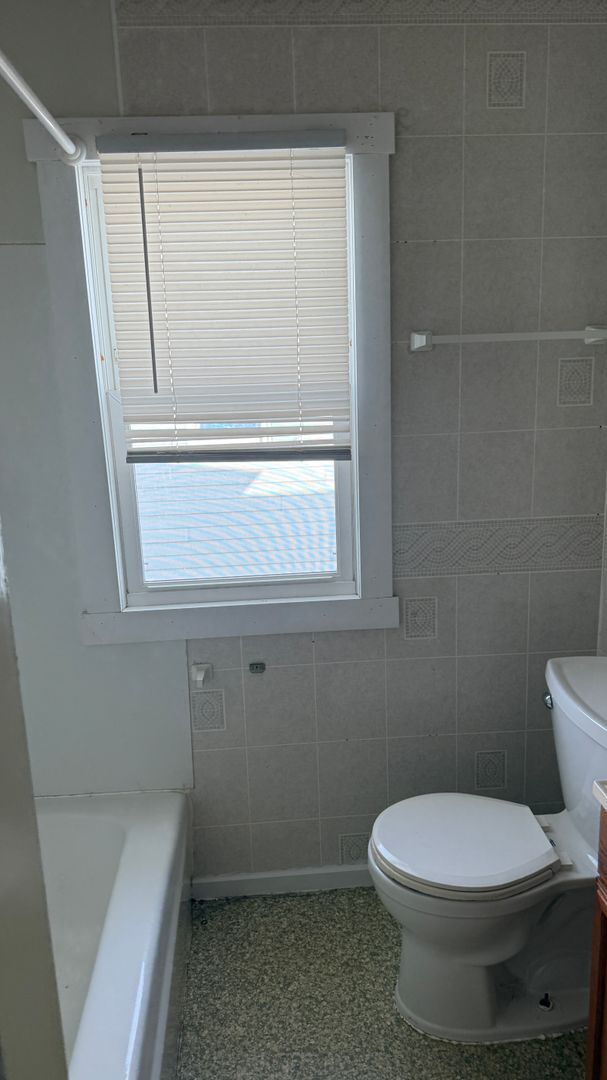 Building Photo - 453 Baldwin Ave