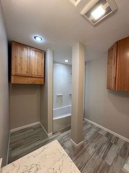 Building Photo - 8825 Runamuck Pl