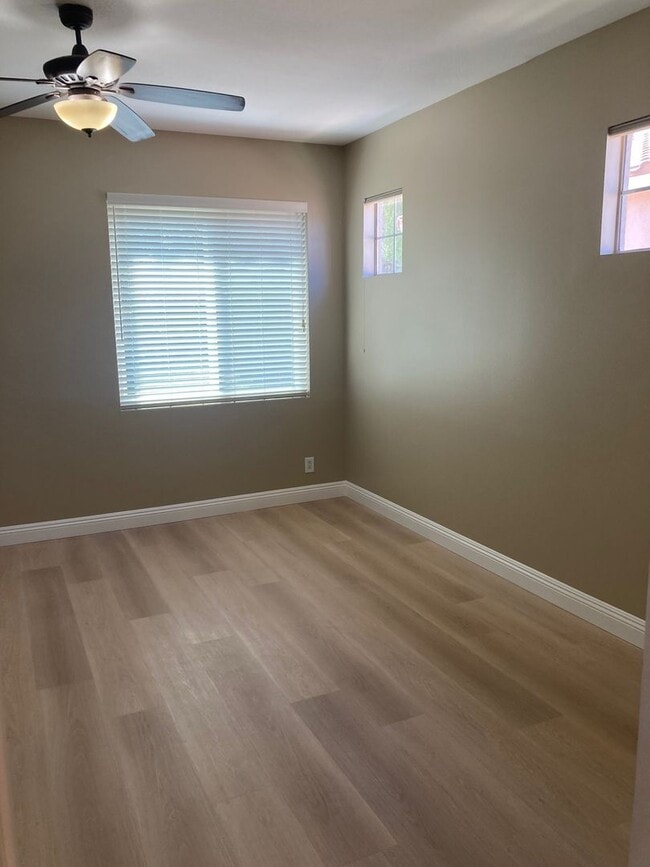 Building Photo - 3 bedroom 2.5 bath home Las Flores