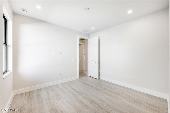 Building Photo - 4672 25th Ave SW