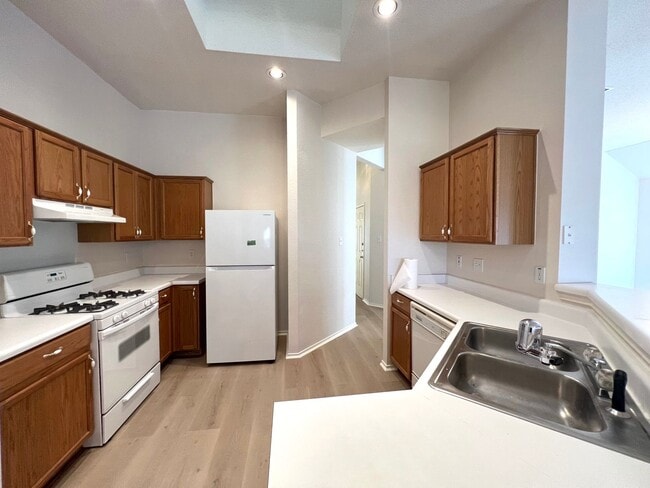 Building Photo - Single Story 4 Bedrooms 2 Bathrooms Home for Rent in Prime Northwest of Austin Location, nearby A...