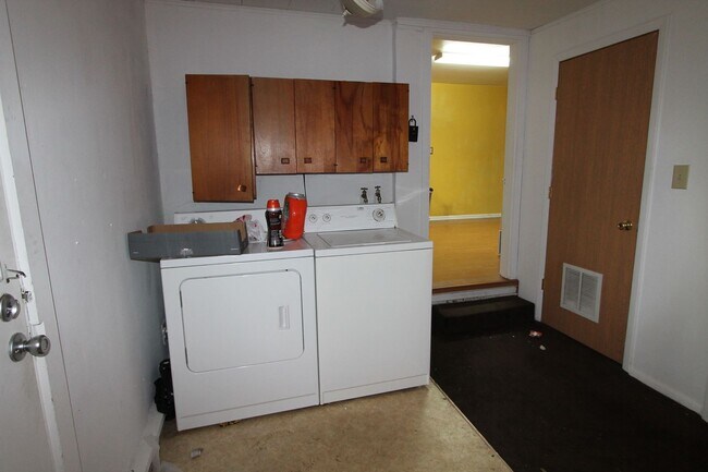 Building Photo - In-Unit Washer and Dryer