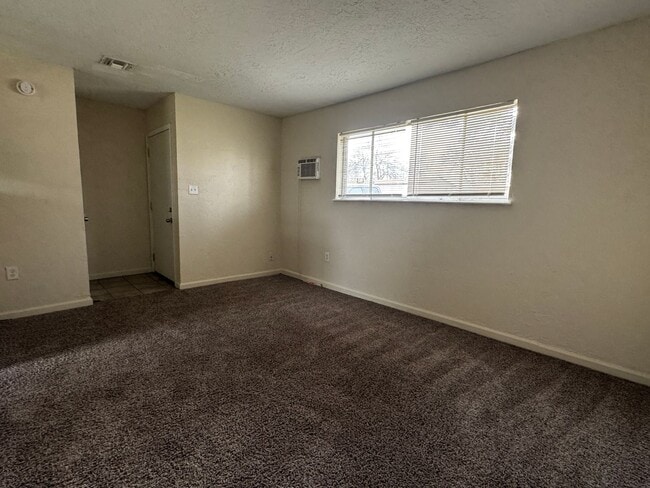 Building Photo - 1408 NW Ozmun- AVAILABLE NOW!