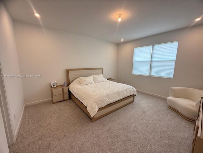Building Photo - 10503 SW Orana Dr