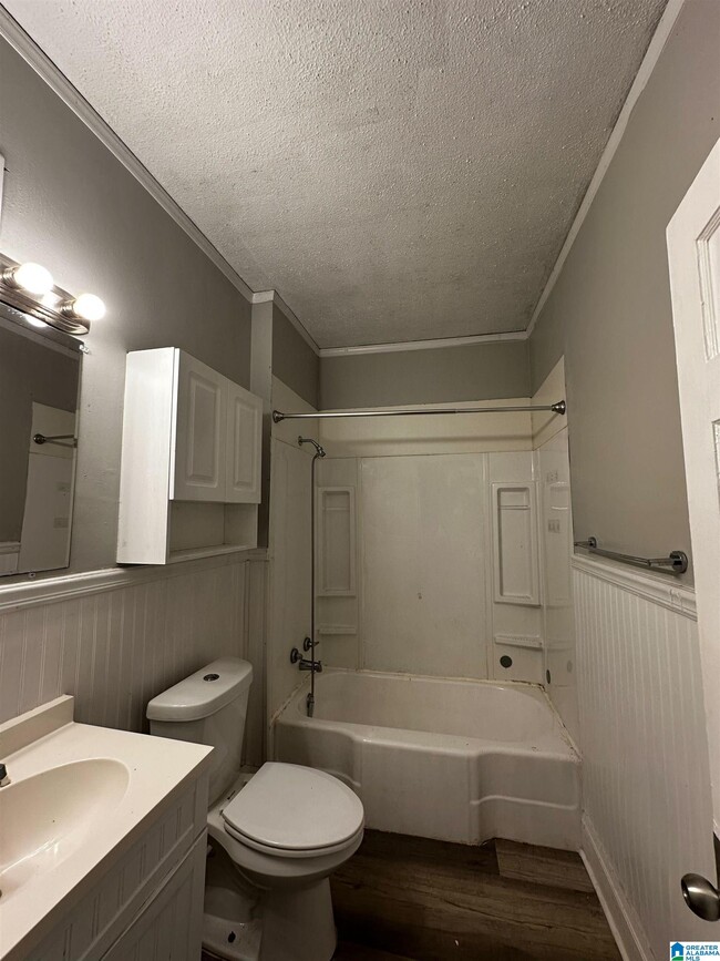 Building Photo - 307 W Parkway Ave