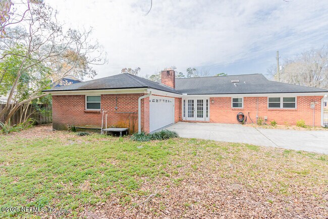 Building Photo - 1549 Montrose Ave E