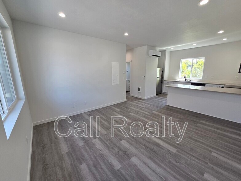 Building Photo - 4215 N Locust Rd