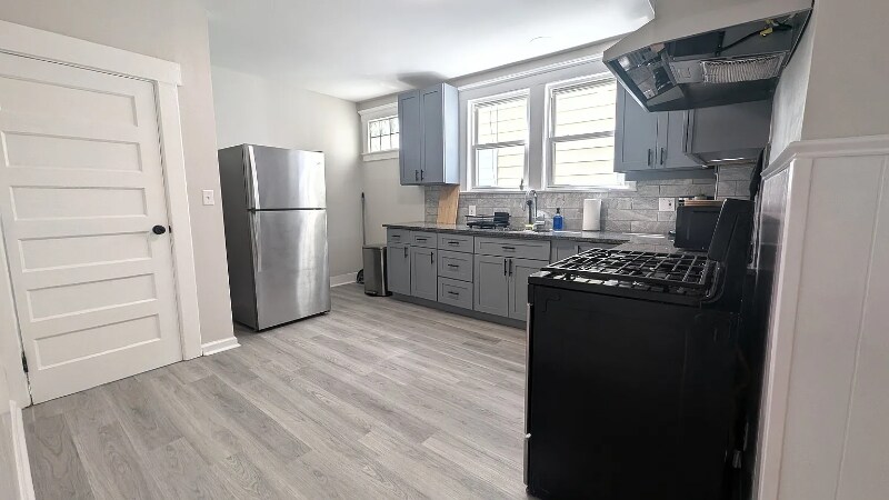 Building Photo - 352 Jackson St