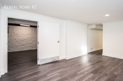 Building Photo - 6516 W 78th St