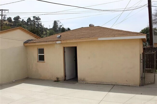 Building Photo - 706 Triana Pl