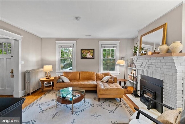 Primary Photo - 23 E Walnut St