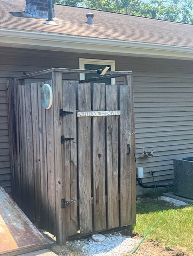 Building Photo - Charming 2BR Home Just Steps from the Beach!