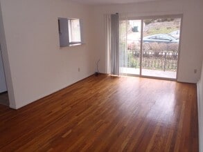 Building Photo - 539 Lowell Ave