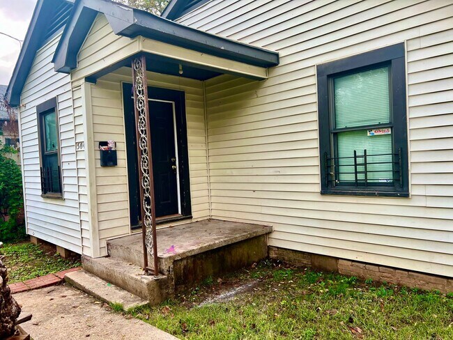 Building Photo - 504 Yarborough St