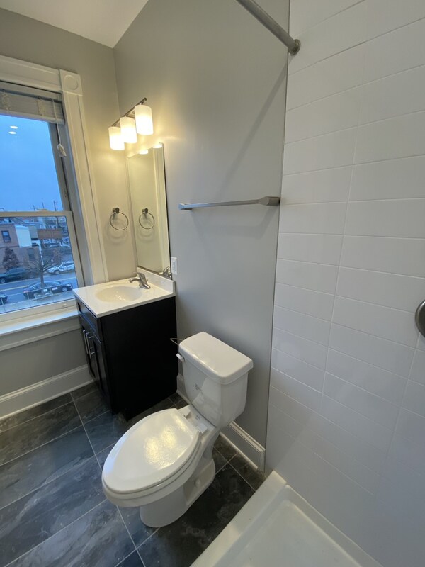 Building Photo - 911 S Ellwood Ave